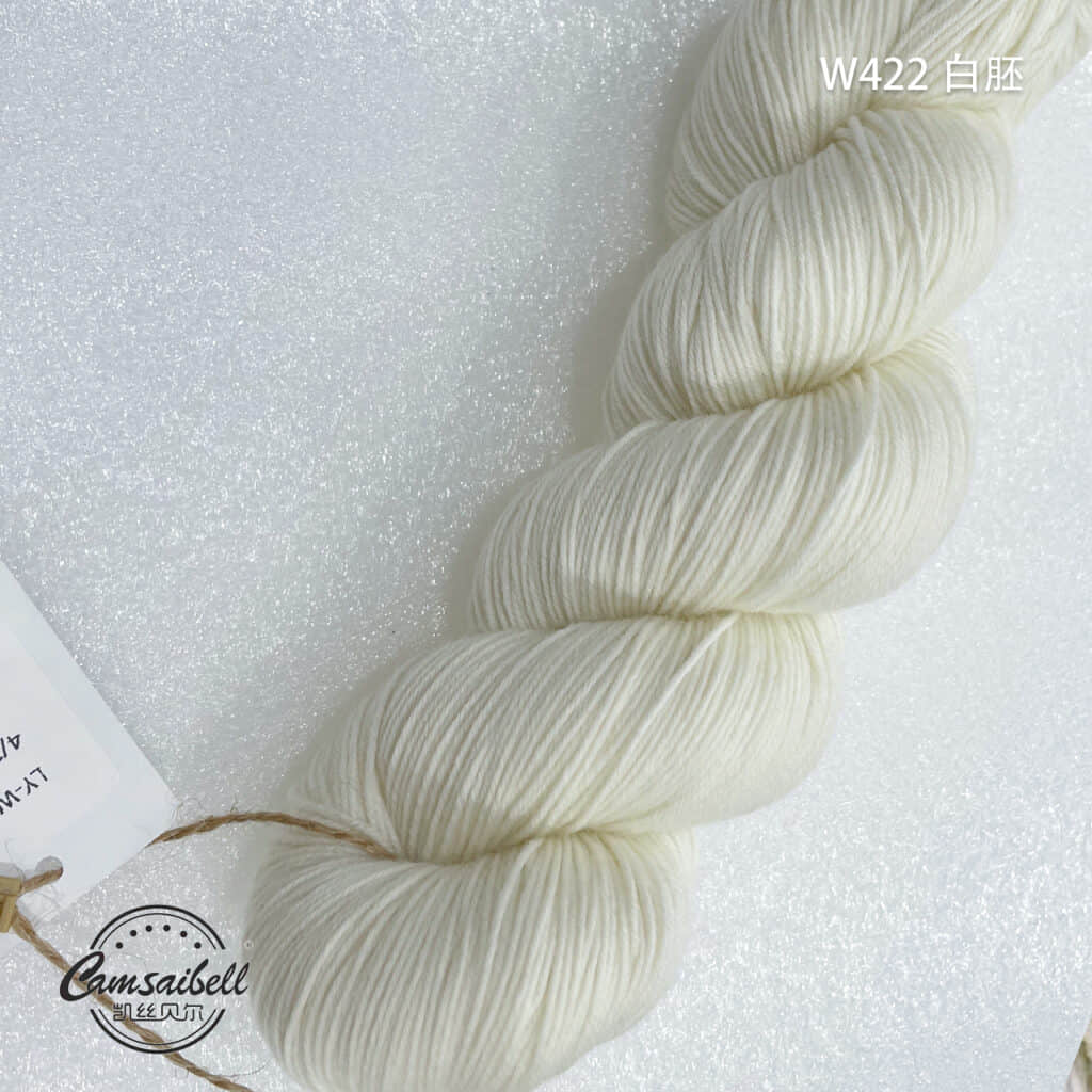 フィンガリングヤーンW422 425m/100g。